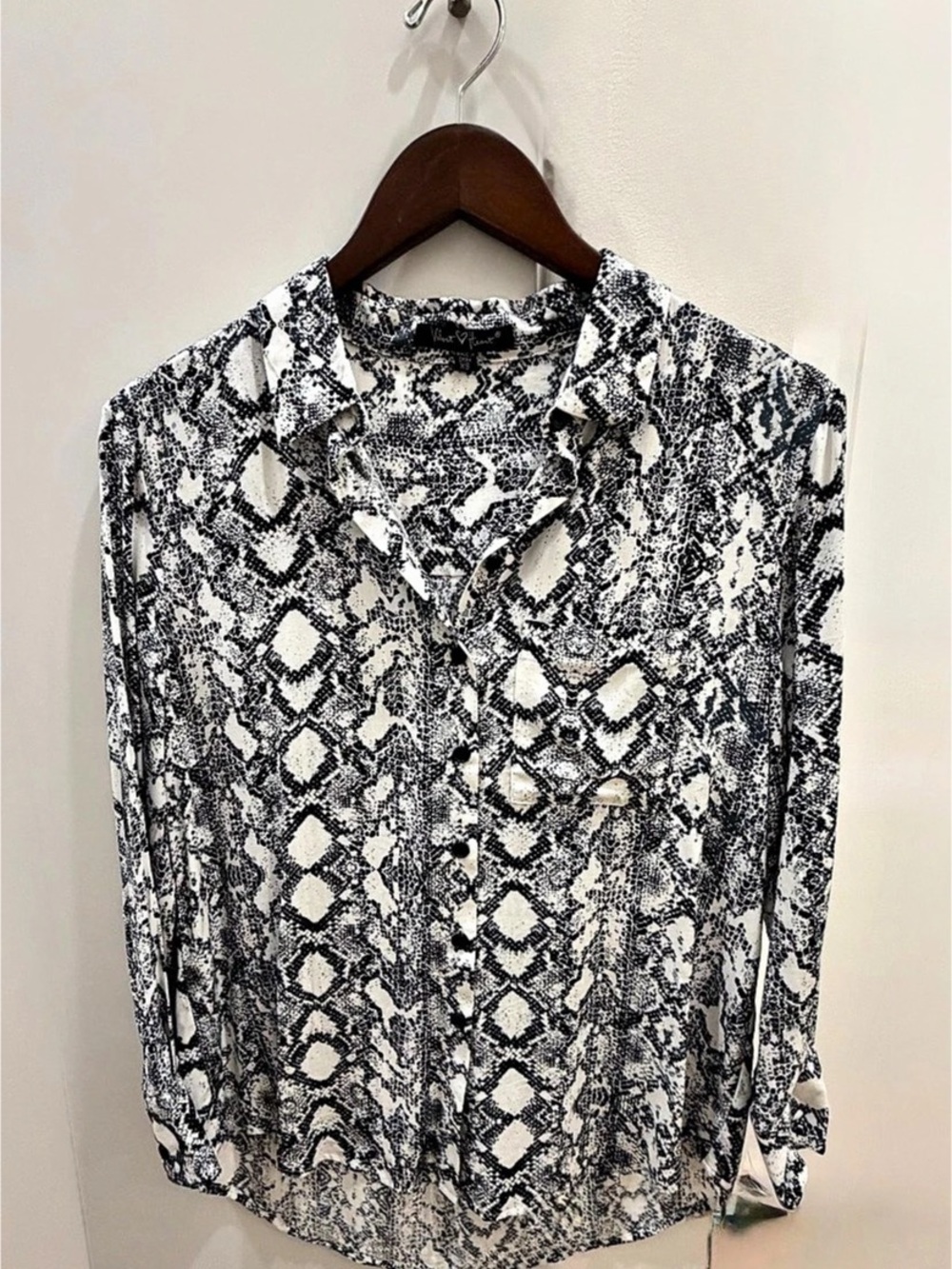 Velvet Heart Snakeskin Print Button Down in White & Black Size XS